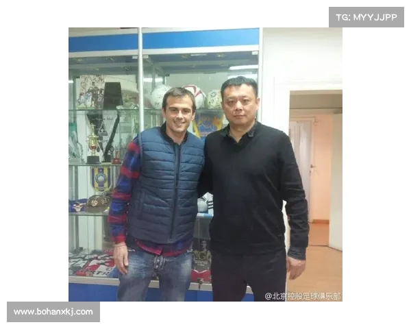 足球后卫球员转会动态分析与未来趋势探讨 足球后卫球员转会动态分析与未来趋势探讨